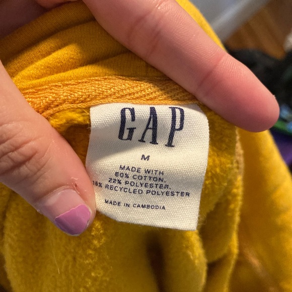 Yellow gap set with a zip up and sweatpants both size medium - Picture 3 of 4